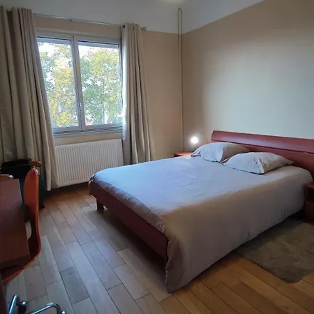 Charmant Chambre Bois Hotel