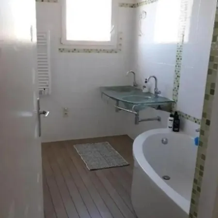 Hotel Charmant Chambre Bois